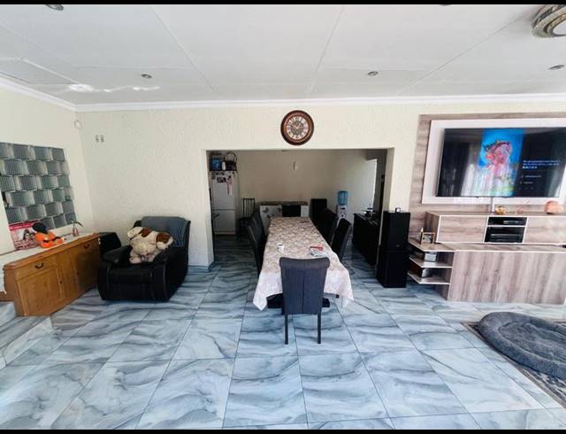 4 BEDROOM HOUSE FOR SALE IN CROYDON